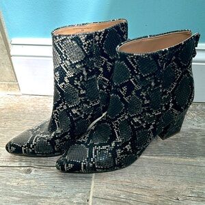 Ankle high boot